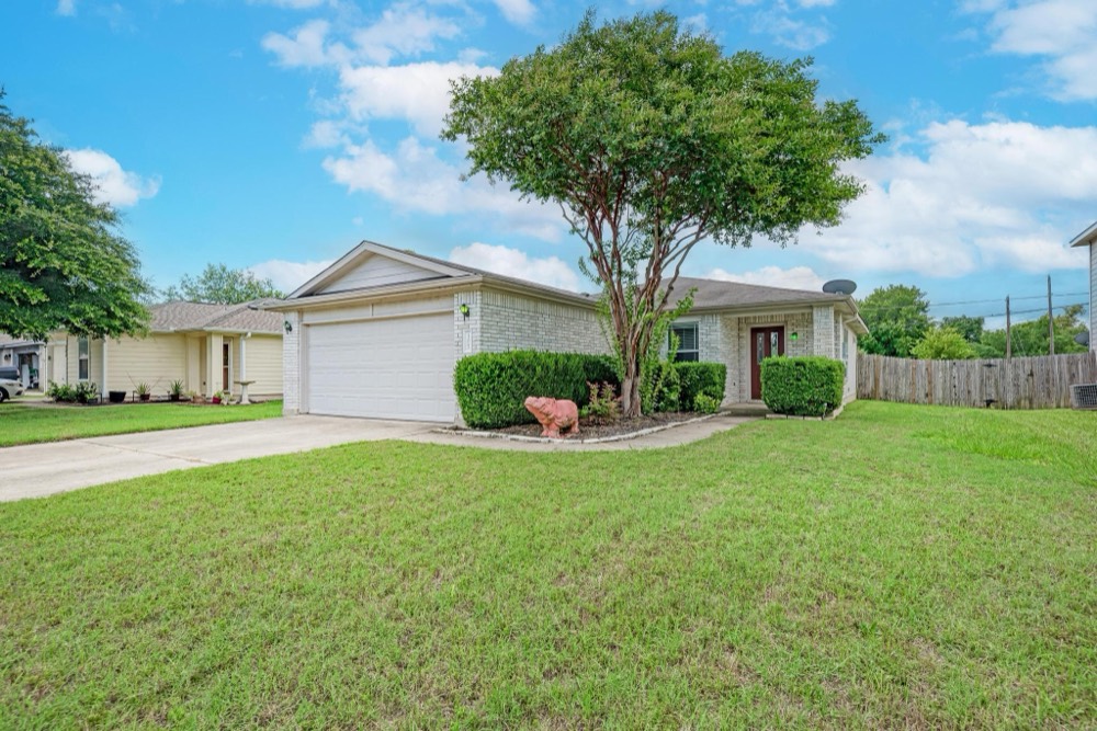 305 Creek Ledge Dr, Hutto